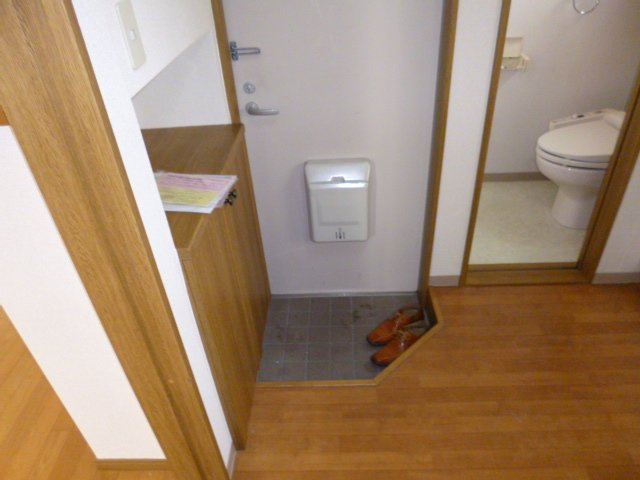 ダイヤハイツの玄関