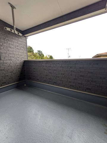 【いわき市内郷高坂町1丁目第12／2号棟】　4台駐車OK☆開放感のある間取りの4LDK物件！のバルコニー|■バルコニーの写真です■□■　お布団など大きいものも、充分に干せる広さがございます。
