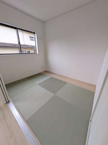 【いわき市内郷高坂町1丁目第12／2号棟】　4台駐車OK☆開放感のある間取りの4LDK物件！の和室|和室の写真です◆　お泊りに来た親戚や来客時、ちょっと横になりたい時にあると便利です♪　和の雰囲気が心を落ち着かせてくれますね♪