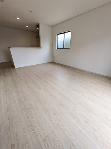 【いわき市内郷高坂町1丁目第12／2号棟】　4台駐車OK☆開放感のある間取りの4LDK物件！の居間・リビング|□■リビングの写真です■□■　広いリビングで快適に、ゆったりと過ごせますね♪