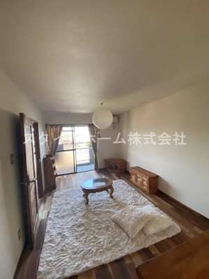 【居間・リビング】 | ユトリロ東幸 | 別部屋写真です。