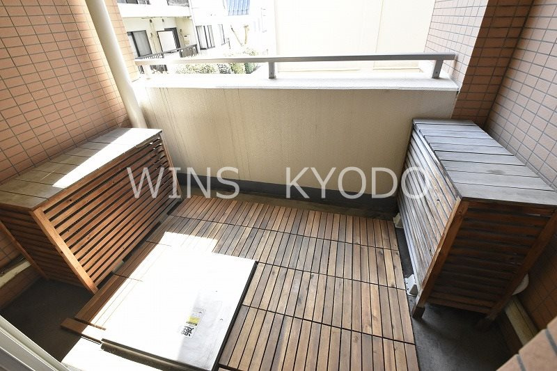 世田谷区経堂１丁目の賃貸マンションのバルコニー