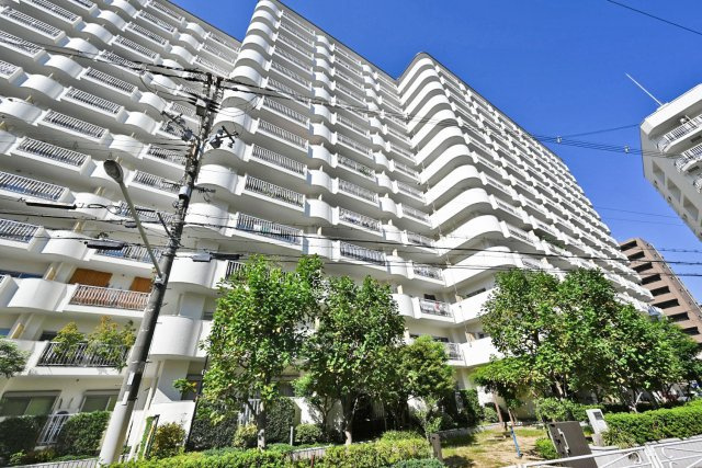 コープ野村梅田Ａ棟の外観|ご不明な税金・諸費用についても丁寧にサポートいたします。現地見学で、住まいのイメージやご希望をぜひお聞かせください。