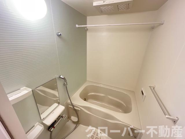 ソレイユ元山町Ⅱの浴室|バス