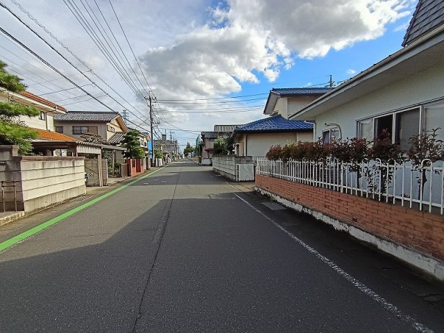 高崎市中居町三丁目売土地の前面道路含む現地写真