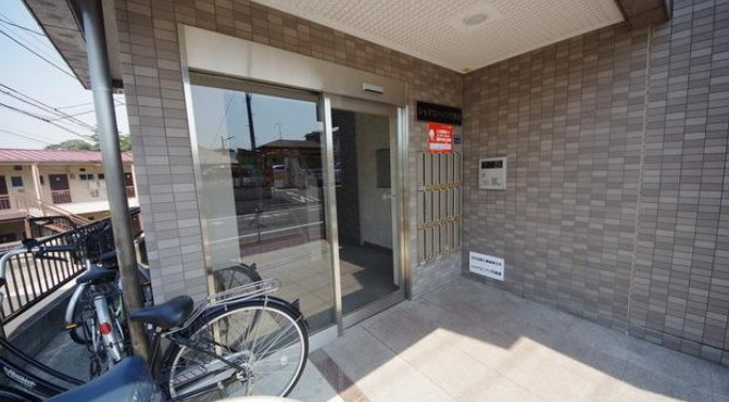 板橋区成増３丁目の賃貸マンションのエントランス