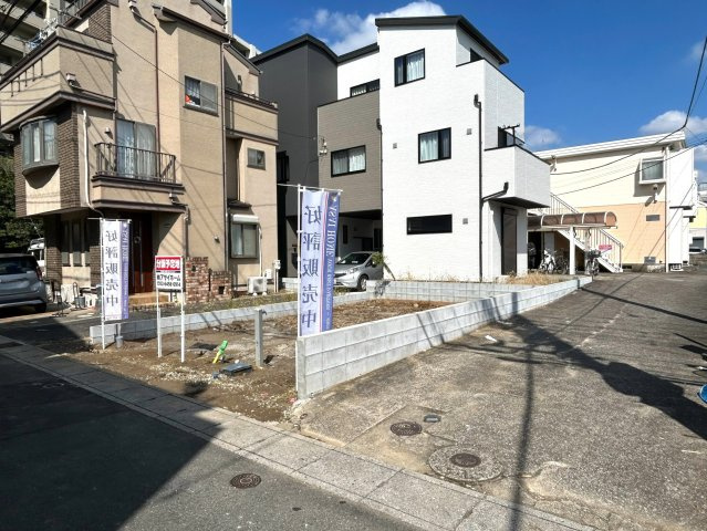 市川市市川南3丁目新築戸建て【全1棟】の前面道路含む現地写真|【毎週土日は見学会開催中！】理想の住まいを見つける第一歩。新しい暮らしを、ぜひ現地でご体感ください。