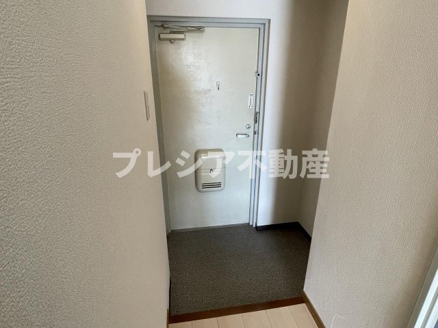 ドミール甲子園の玄関
