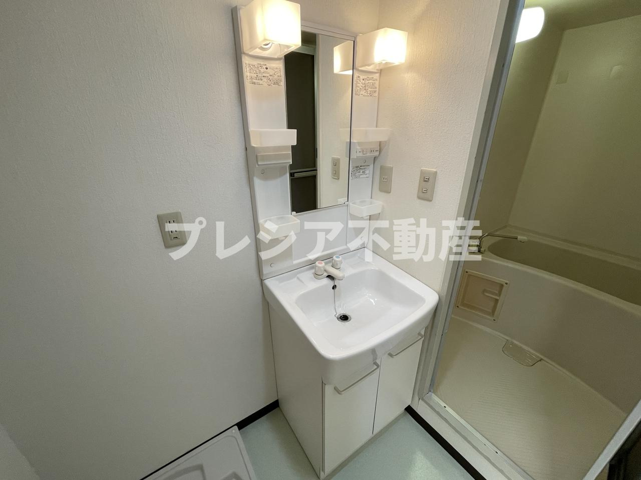 ドミール甲子園の独立洗面台