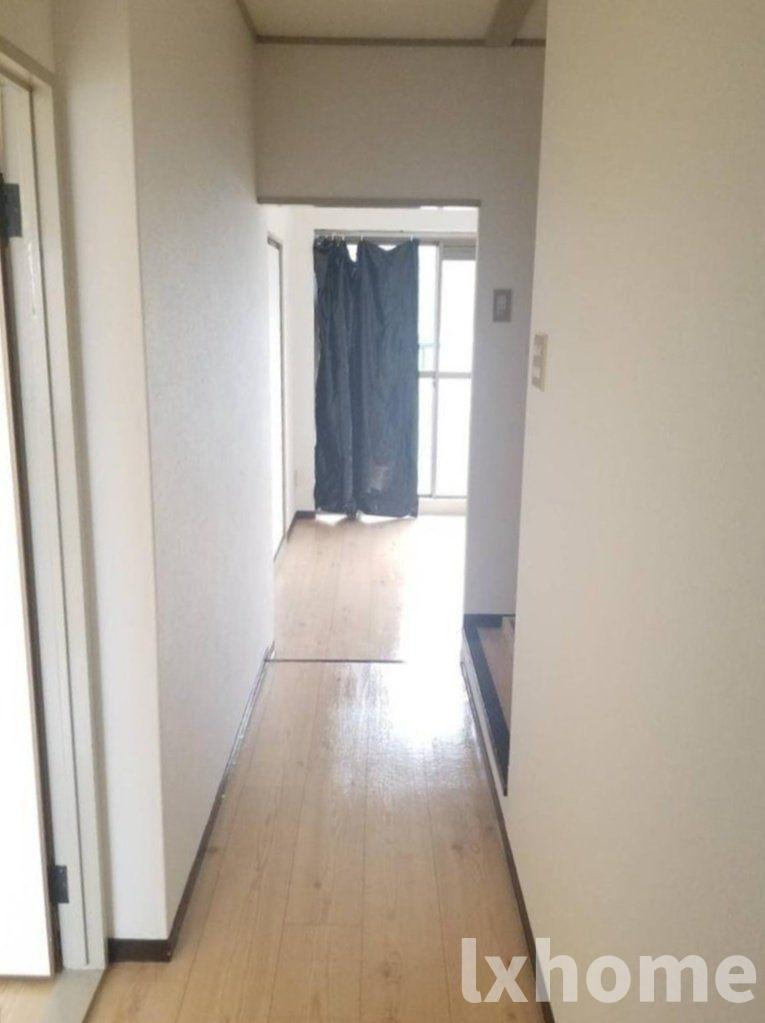 村治マンションの玄関