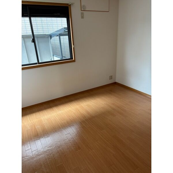 オークヒルズの洋室