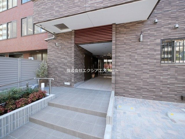 ラヴィベール上町台のエントランス