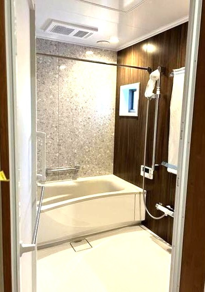 栄１丁目戸建の浴室