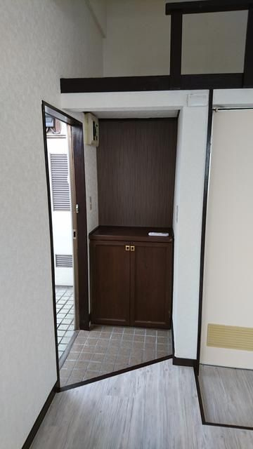 メゾン綾瀬の玄関