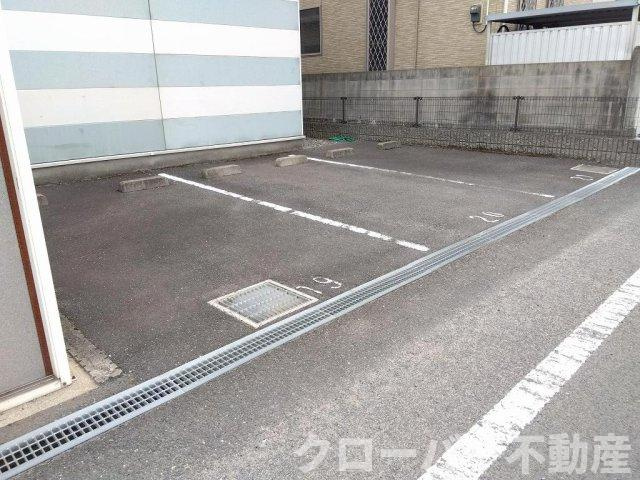 レオパレス金倉の駐車場