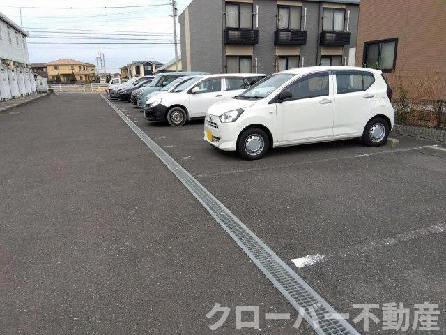 レオパレス金倉の駐車場