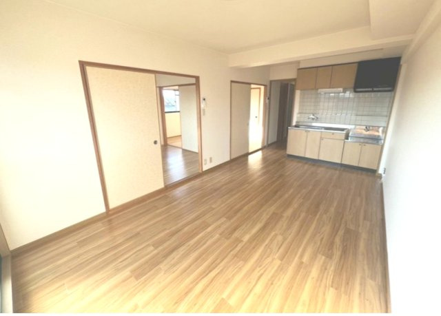 熊本市北区清水新地１丁目の賃貸マンションの居間・リビング|使いやすいリビングです
