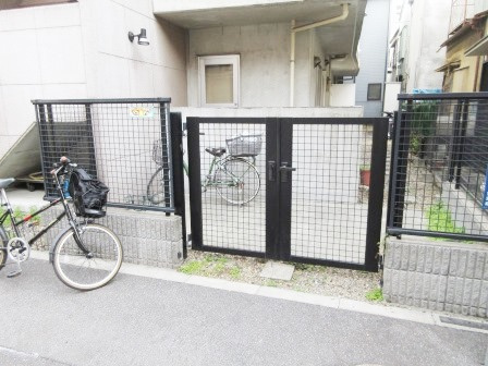 昭和ヒルズのエントランス