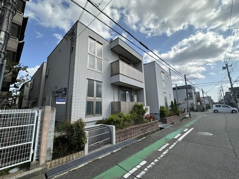 リ・ブロン甲子園のエントランス