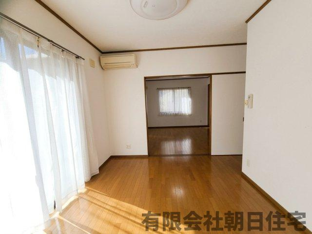 【居間・リビング】 | 宍道町佐々布平屋中古戸建 | 使いやすいリビングです