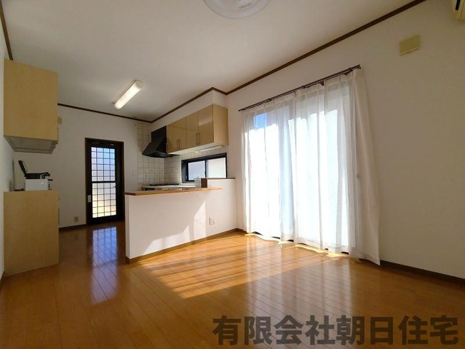 【居間・リビング】 | 宍道町佐々布平屋中古戸建 | ゆったり過ごせるリビングです