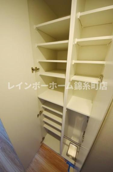 レアライズ立石の玄関