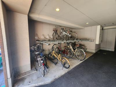 コージーハイツ大宮の駐車場|駐輪場