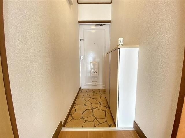 森マンションの玄関