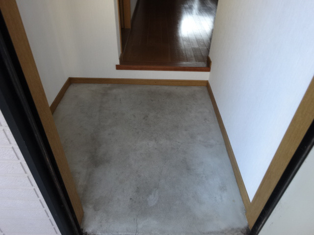 ハイツハットリの玄関