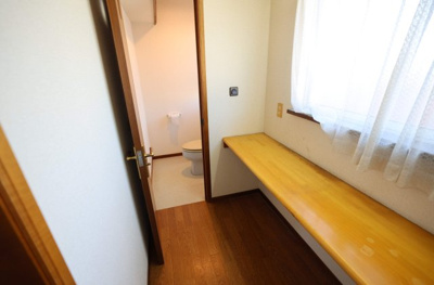 【収納】 | 坂戸市西坂戸四丁目　中古住宅 | ２階トイレに続くスペース