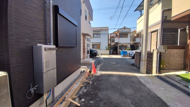 尼崎市栗山町　中古戸建の前面道路含む現地写真