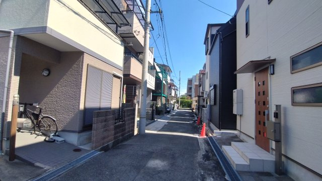 尼崎市栗山町　中古戸建の前面道路含む現地写真
