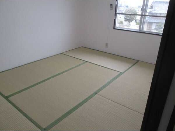 クレール金山B棟の和室