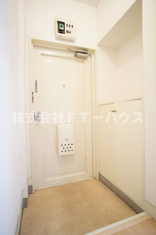 コーポラス原木の玄関