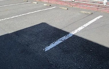 シャルムＫフレールの駐車場