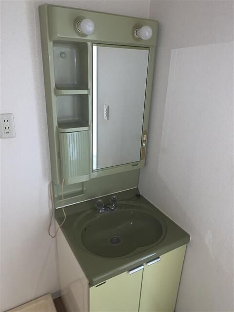 厚木市上依知のアパートの洗面所
