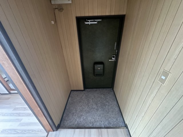 第二サンパーク奥村の玄関
