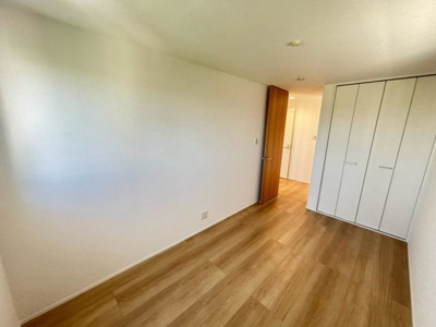 【洋室】 | 池尻中１丁目　新築一戸建 | お部屋を広く利用するために必須なクローゼットが付いています♪もちろんお荷物を収納されても良しの勝手の良いクローゼットは嬉しいですね♪