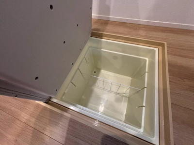【収納】 | 池尻中１丁目　新築一戸建 | キッチンには床下収納庫付きです。収納が充実ゆとりのあるキッチンです。