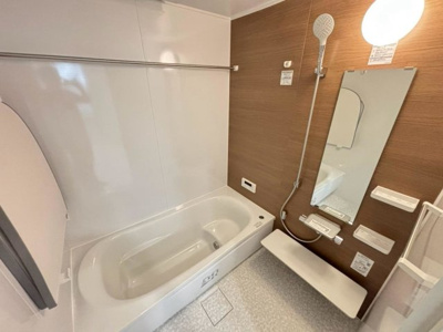 【浴室】 | 池尻中１丁目　新築一戸建 | ゆったりとくつろげる綺麗な浴室ですよ！時間短縮でシャワーだけの方も多いですが、一日の疲れを癒すため湯船に浸かれば心身ともにリラックスできますね！