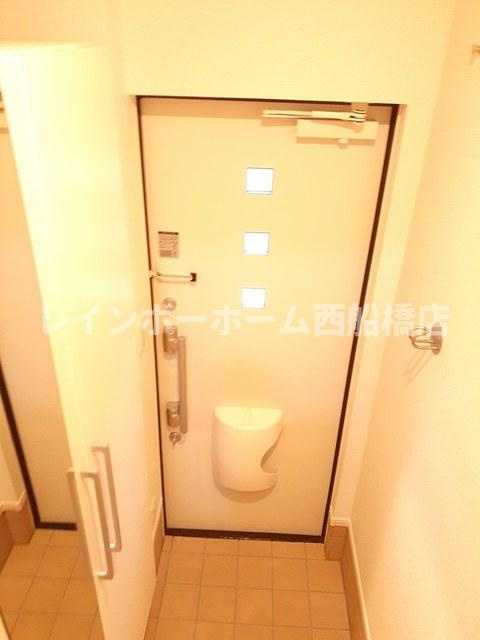 船橋市田喜野井４丁目のアパートの玄関