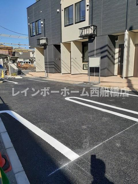 ノア タキノイの駐車場