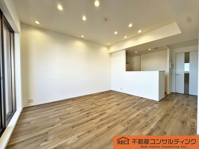 エナ御影の居間・リビング|阪神御影駅まで徒歩5分！阪急・JRも徒歩圏内で便利な立地♪