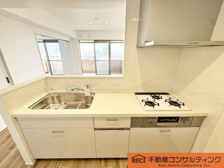 エナ御影のキッチン|駅周辺には買い物施設が充実！