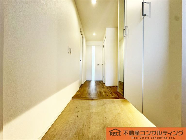 エナ御影の玄関