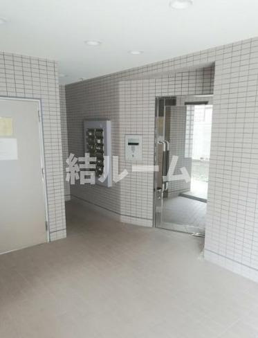 中野区若宮３丁目の賃貸マンションのエントランス