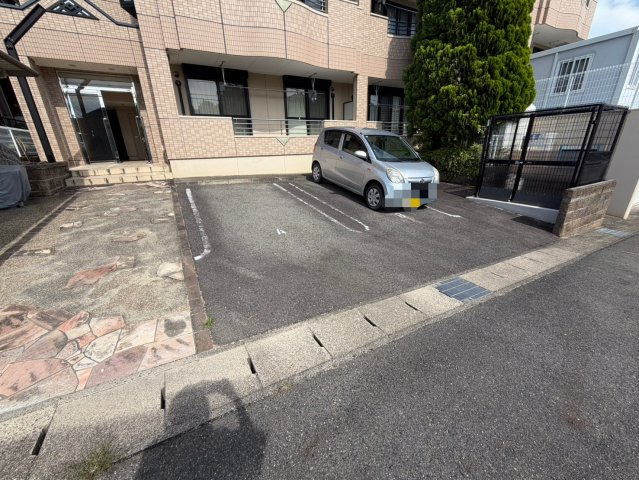 F.ロッシュの駐車場