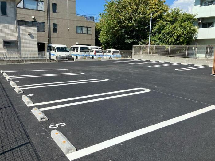 D-Crinum 本田町の駐車場