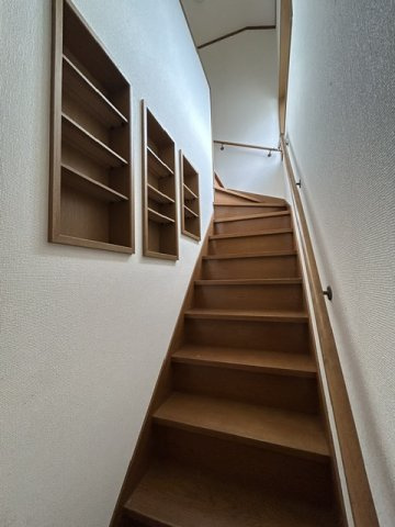 前田町戸建てのその他|階段