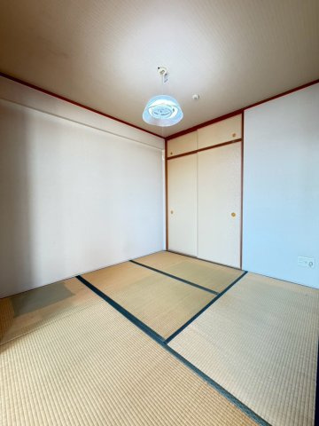 グランアッシュ上小阪の和室